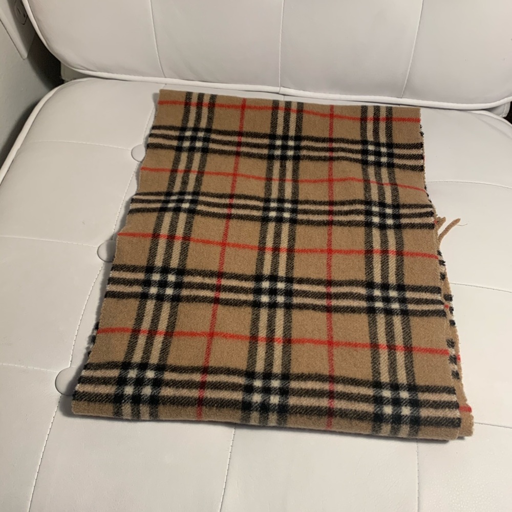 Authentic burberrys scarf - Picture 3 of 3